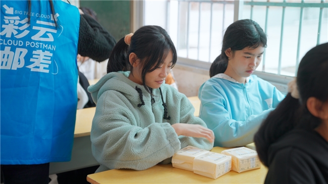 橙香馥郁彩云追 ——“微笑云朵”甜润赣南“小橙子”的未来