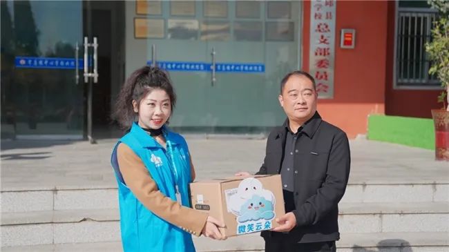 穿越大别山的微笑云朵：守护女孩们的青春天空