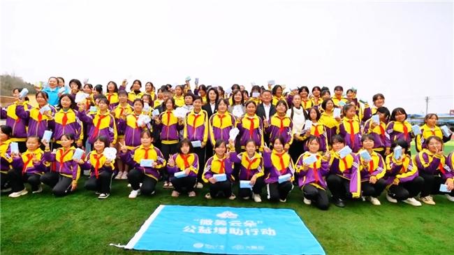 大树云“微笑云朵”照亮成长路 ——正安镇公益行动温暖人心